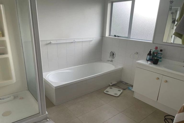 Photo of property in 15 Taroka Close, Pinehill, Auckland, 0632