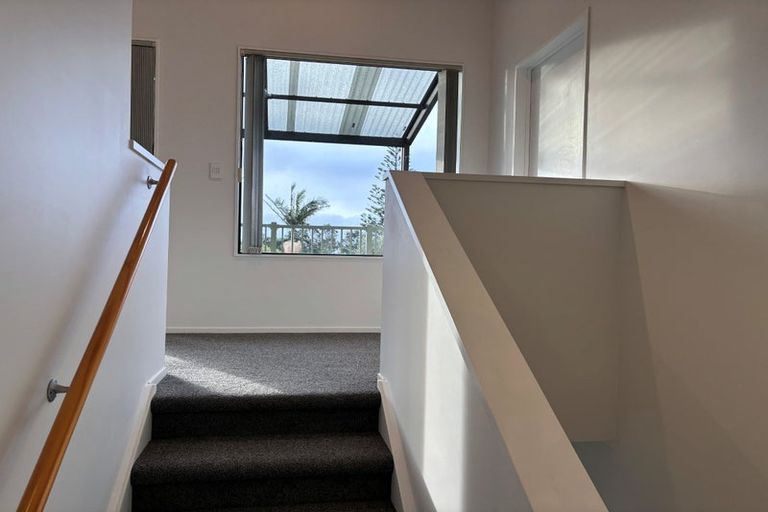Photo of property in 67a Birkdale Road, Birkdale, Auckland, 0626