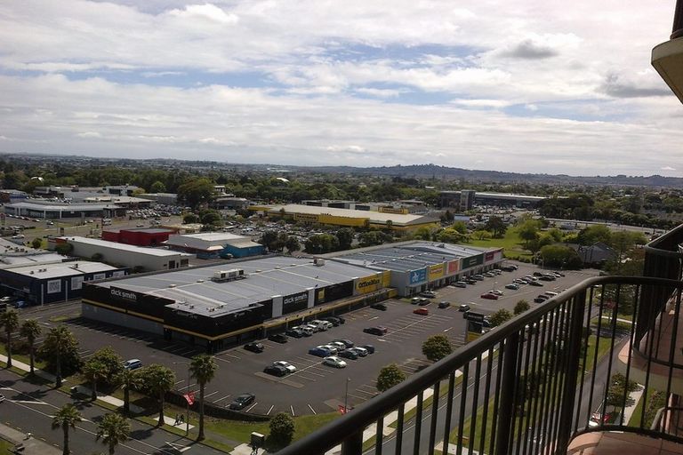 Photo of property in The Rennaissance, 14h/18 Ronwood Avenue, Manukau, Auckland, 2104