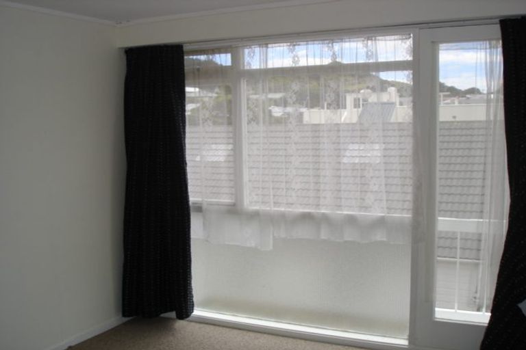 Photo of property in Milford Court Flats, 3/515 Adelaide Road, Berhampore, Wellington, 6023