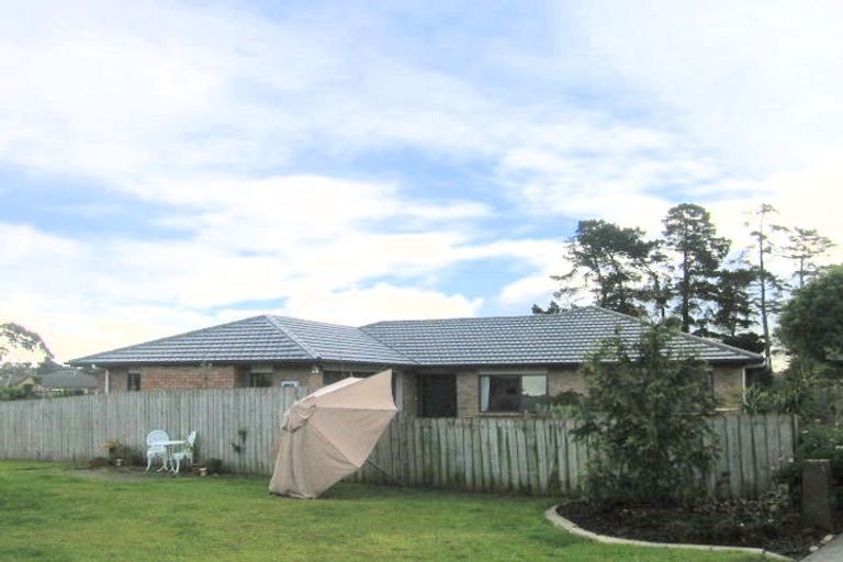 Photo of property in 18 Robina Court, Burswood, Auckland, 2013