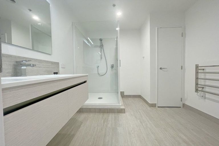 Photo of property in 4g/175 Hurstmere Road, Takapuna, Auckland, 0622