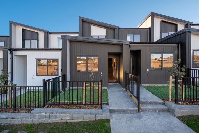 Photo of property in 4/4 Limestone Drive, Hobsonville, 0616