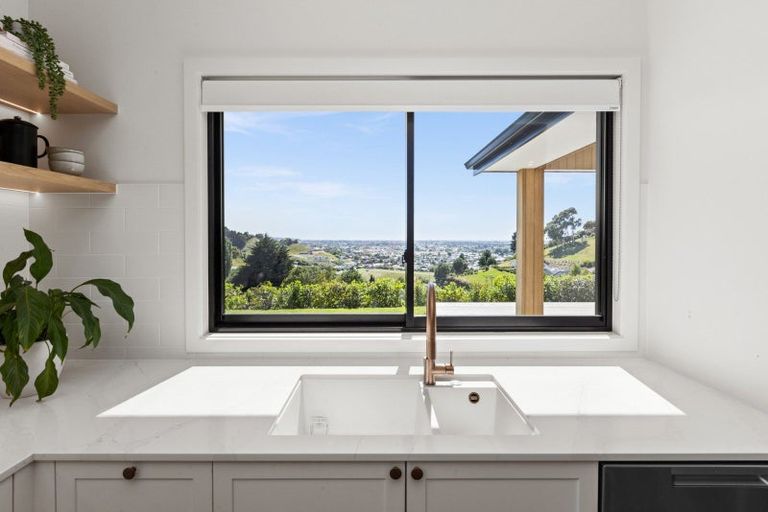 Photo of property in 3 Te Roera Drive, Taradale, Napier, 4112