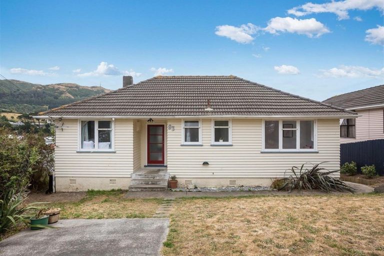 Photo of property in 83 Bell Street, Tawa, Wellington, 5028