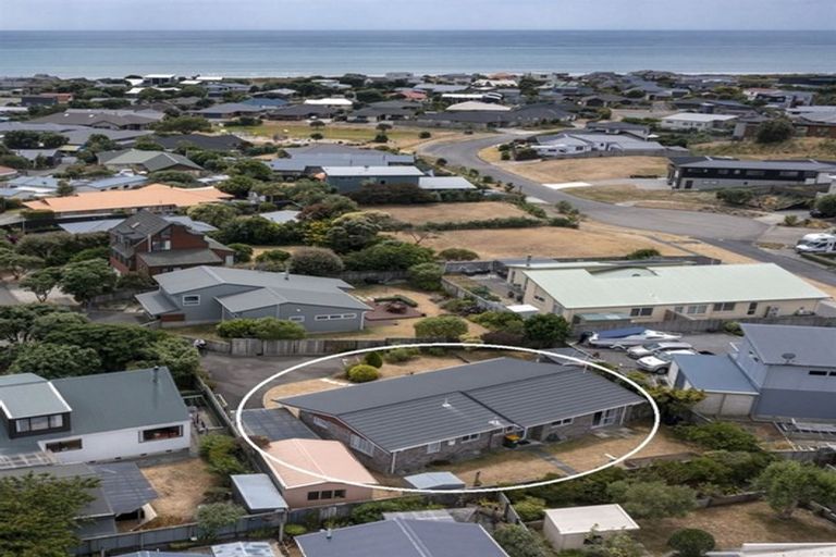 Photo of property in 23 Tobys Way, Waikanae Beach, Waikanae, 5036