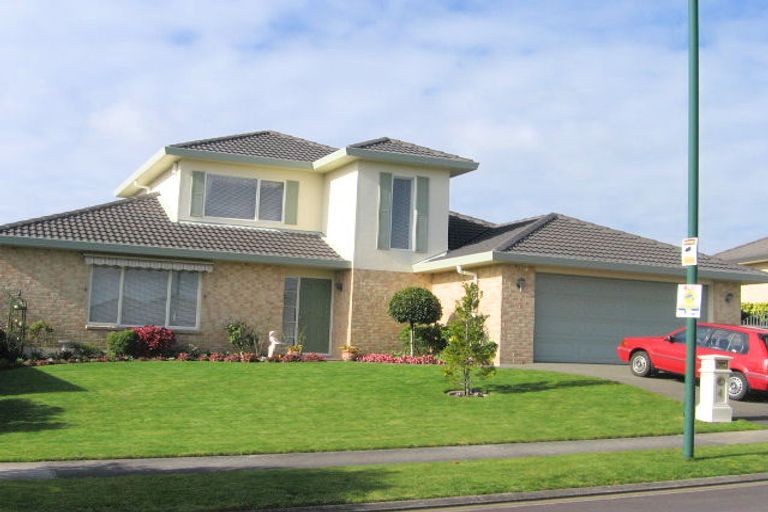 Photo of property in 4 Moycullien Lane, East Tamaki Heights, Auckland, 2016