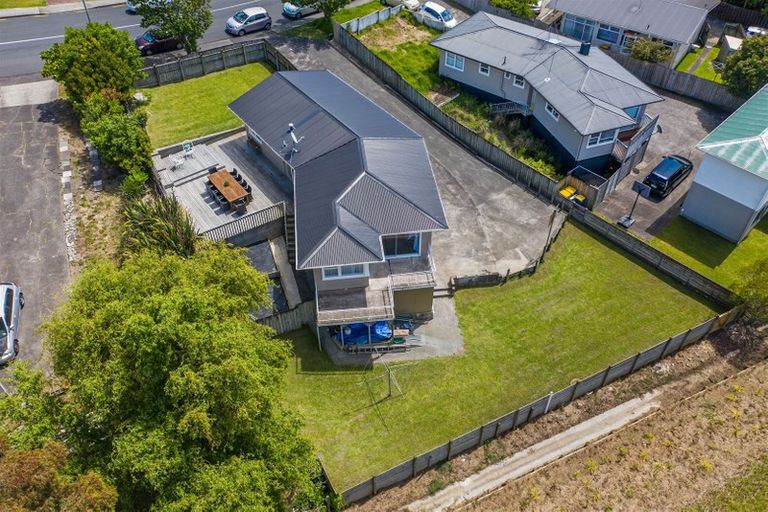 Photo of property in 15 Totaravale Drive, Totara Vale, Auckland, 0629