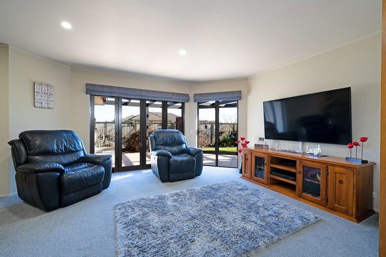 Photo of property in 16 Harris Place, Ngatea, 3503