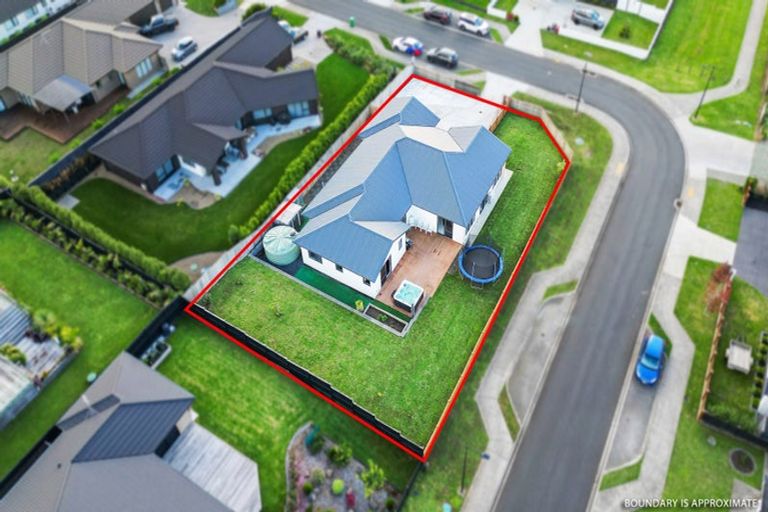 Photo of property in 16 Catherine Mclean Road, Pukekohe, 2120