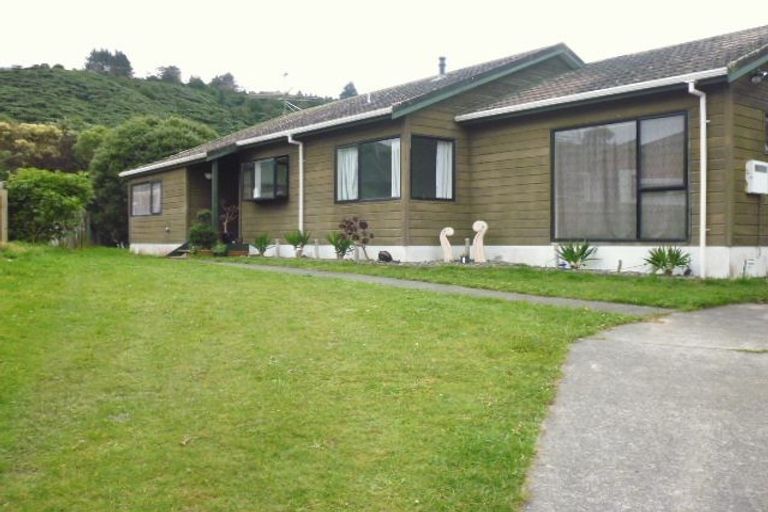 Photo of property in 4 Opurere Grove, Tirohanga, Lower Hutt, 5010