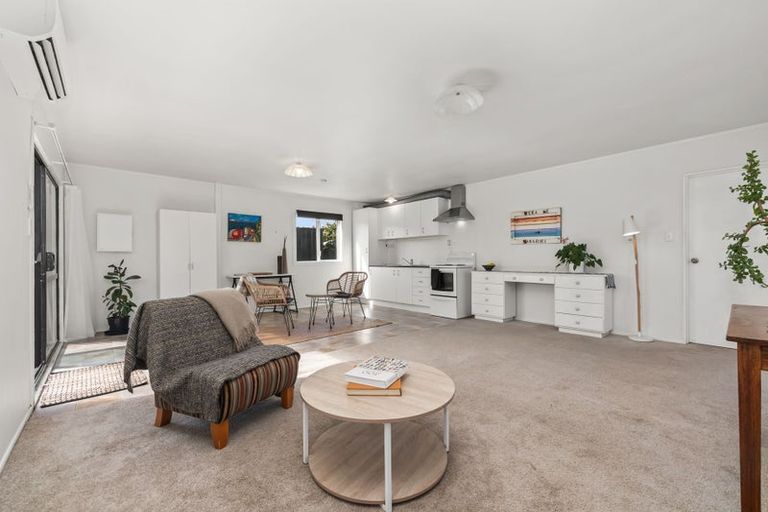 Photo of property in 42 Rutherford Drive, Waikanae Beach, Waikanae, 5036