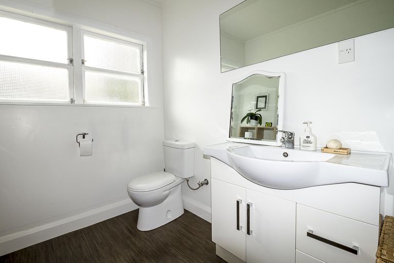 Photo of property in 12 Kent Crescent, Awapuni, Palmerston North, 4412