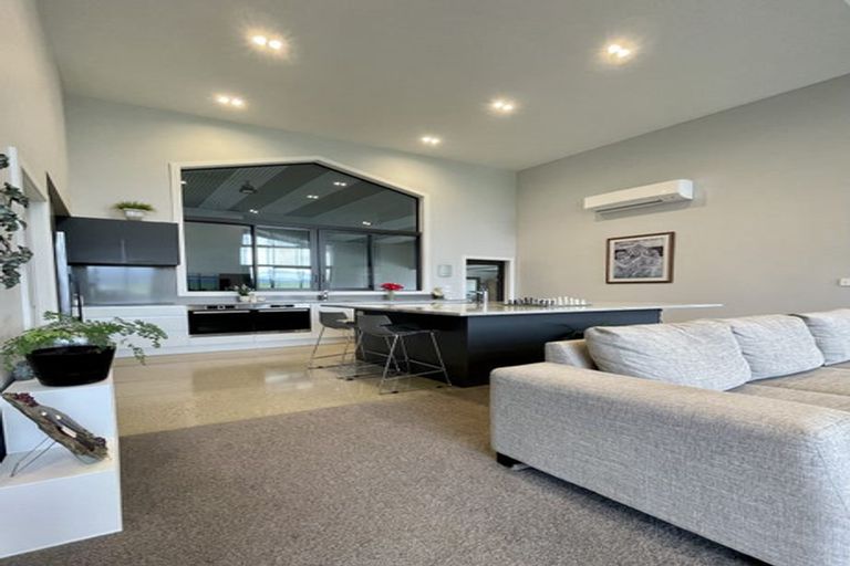 Photo of property in 211 Mcarthur Road, Springvale, Alexandra, 9391