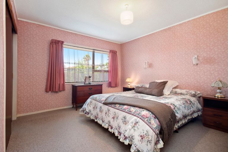 Photo of property in 3 Heron Place, Waiuku, 2123