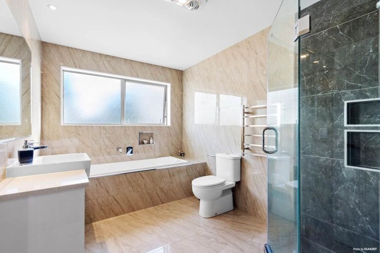 Photo of property in 33 Dawood Place, The Gardens, Auckland, 2105