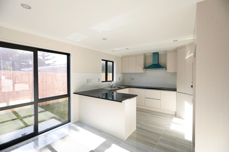 Photo of property in 9a Rimu Street, New Lynn, Auckland, 0600