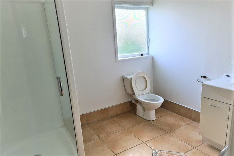 Photo of property in 1 Malters Place, Browns Bay, Auckland, 0630