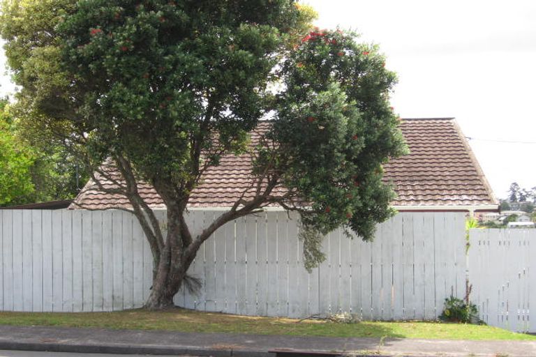 Photo of property in 1/60 Target Road, Totara Vale, Auckland, 0629