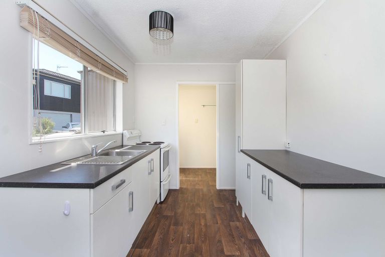 Photo of property in 2/117 Lynn Road, Bayview, Auckland, 0629