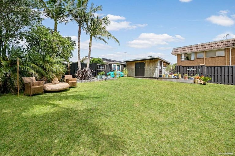 Photo of property in 27 Kurnell Drive, Botany Downs, Auckland, 2010