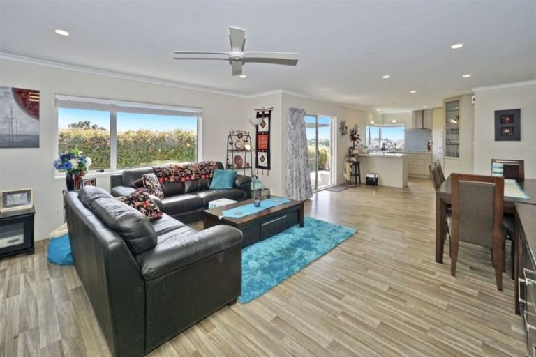 Photo of property in 8c Wiltshire Place, Te Puke, 3119