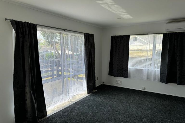 Photo of property in 1/42 Moncrieff Avenue, Clendon Park, Auckland, 2103