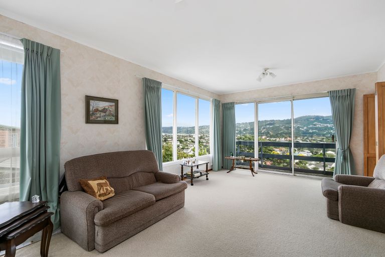 Photo of property in 19 Summit Road, Fairfield, Lower Hutt, 5011