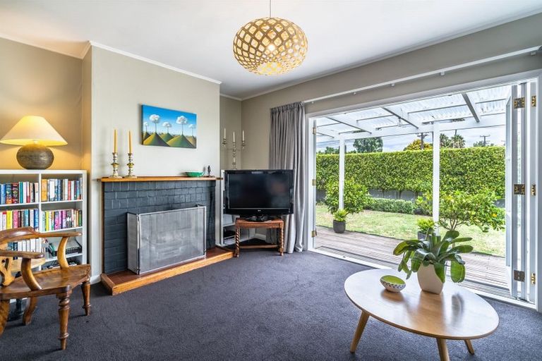 Photo of property in 1/193 Queen Street, Northcote Point, Auckland, 0627