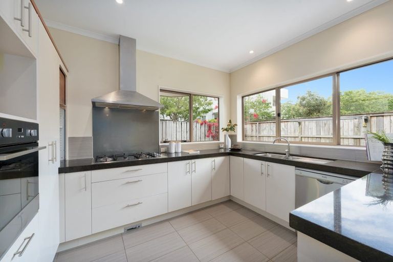 Photo of property in 16h Lincoln Road, Henderson, Auckland, 0610