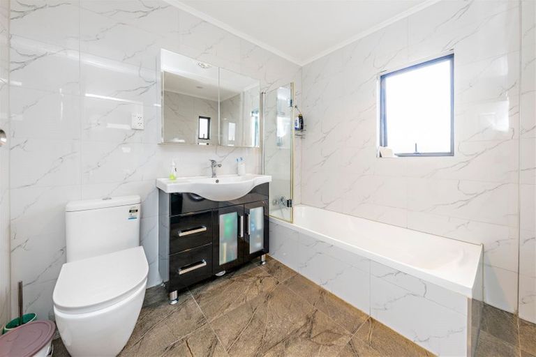 Photo of property in 5 Lloyd Avenue, Papatoetoe, Auckland, 2025