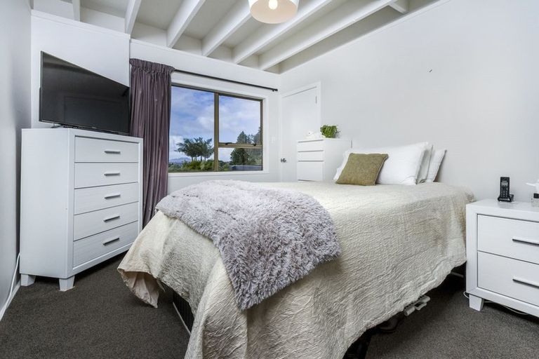 Photo of property in 2/813 East Coast Road, Northcross, Auckland, 0630