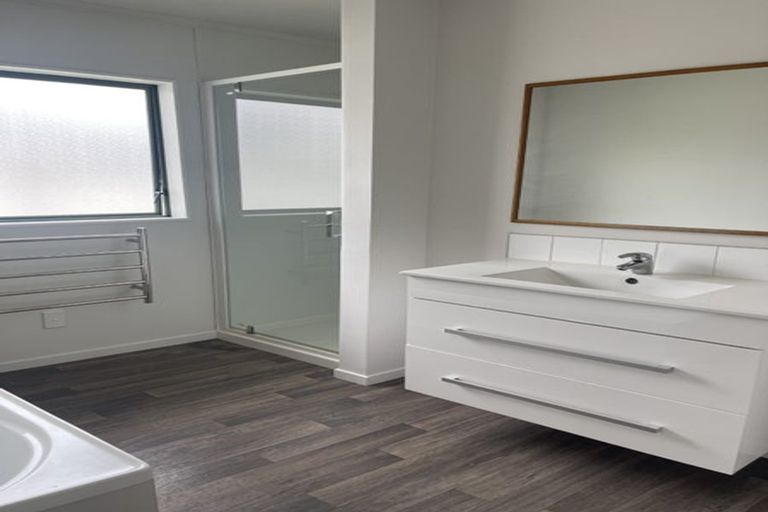 Photo of property in 2/43a O'dowd Road, Taradale, Napier, 4112