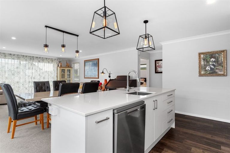 Photo of property in 10 Lion Place, Papamoa, 3118