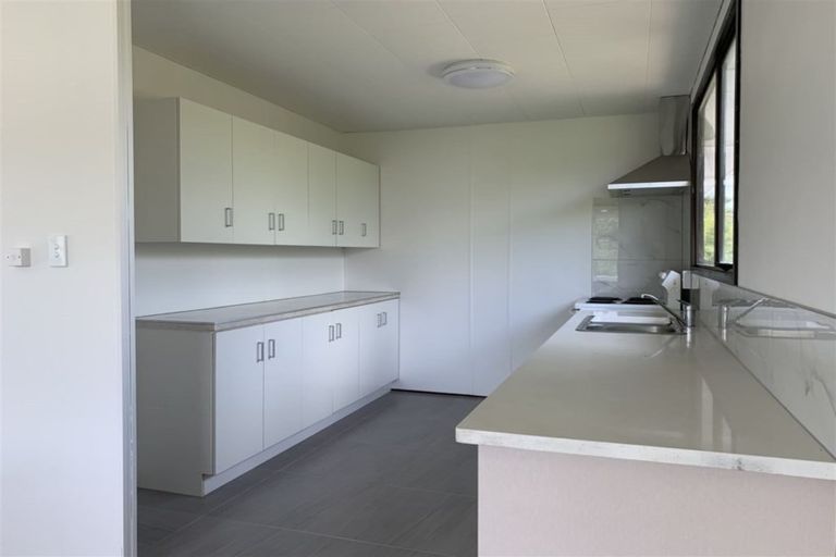 Photo of property in 300 State Highway 16, Kumeu, 0892