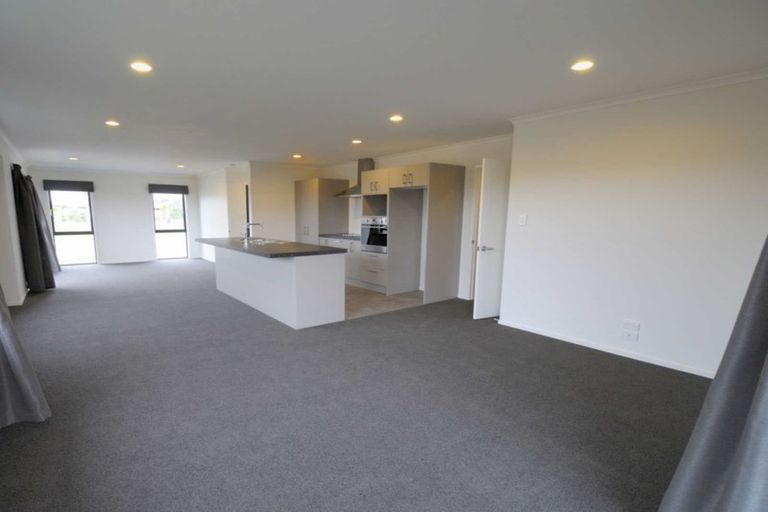 Photo of property in 48 Shillingford Boulevard, Rolleston, 7615