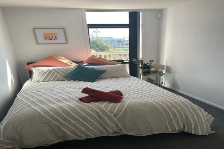 Photo of property in 5 Tarapuke Lane, Papakura, 2110