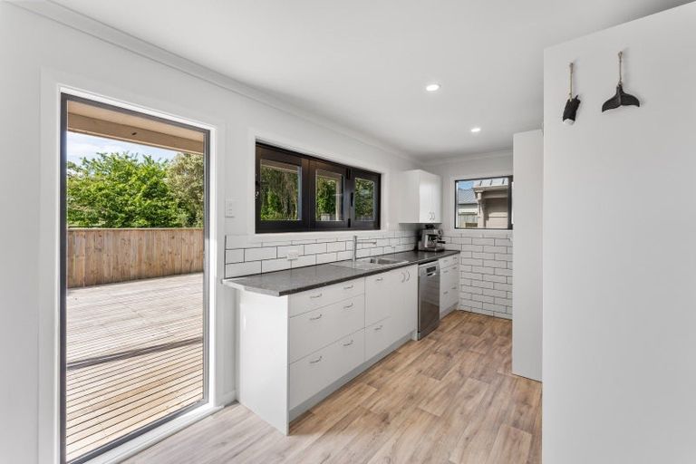 Photo of property in 28 Kaka Road, Raumati Beach, Paraparaumu, 5032