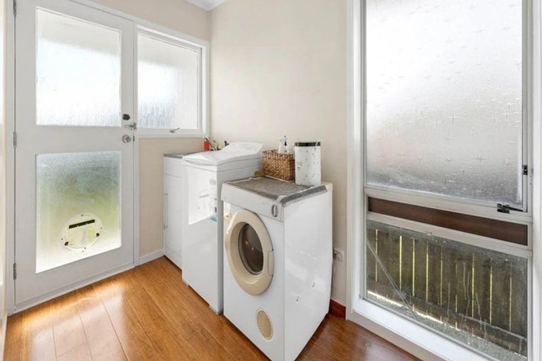 Photo of property in 30 Luton Avenue, Sunnyhills, Auckland, 2010