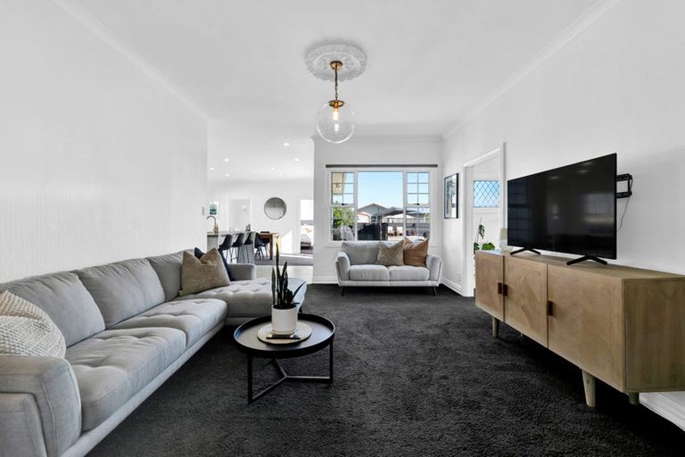 Photo of property in 11 Fantham Street, Hawera, 4610