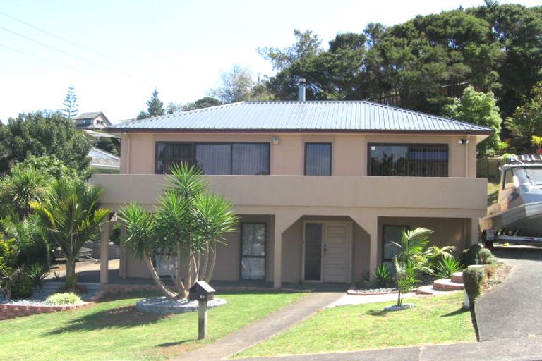 Photo of property in 31 Noeleen Street, Glenfield, Auckland, 0629