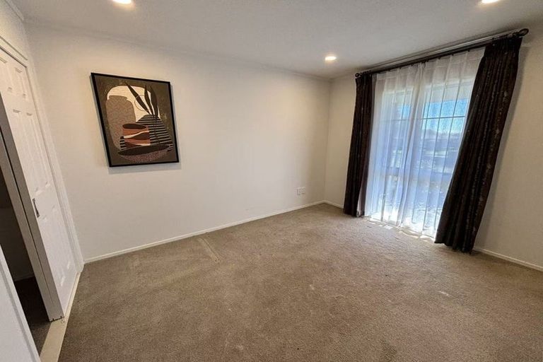 Photo of property in 24 Crescent Hills Court, Northpark, Auckland, 2013