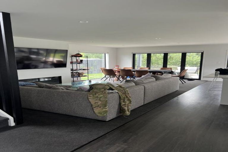 Photo of property in 35 Vogwill Road, Kumeu, 0810