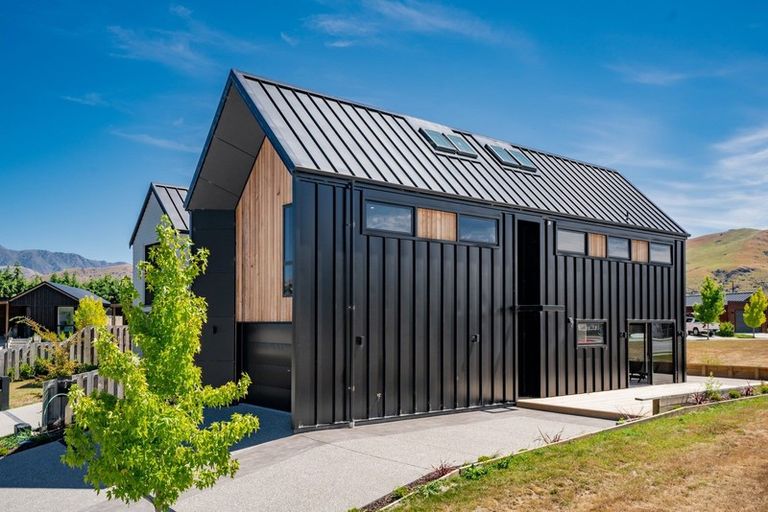 Photo of property in 2 Lauder Street, Lake Hayes, Queenstown, 9304