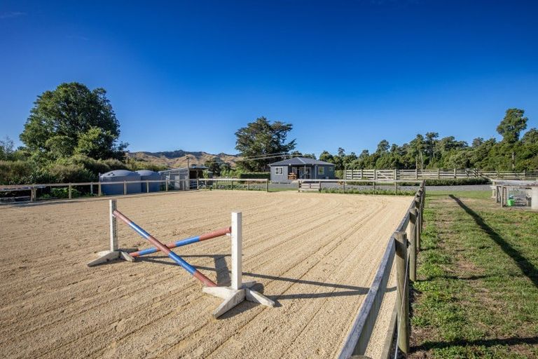 Photo of property in 2080 Elsthorpe Road, Elsthorpe, Havelock North, 4295