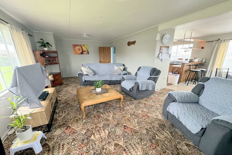 Photo of property in 3 Latham Stubbs Crescent, Waipawa, 4210
