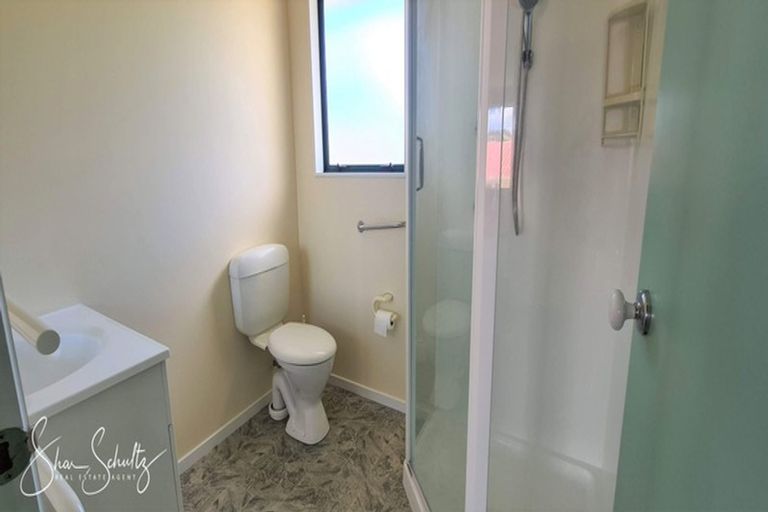 Photo of property in 6 Ash Grove, Maungaturoto, 0520