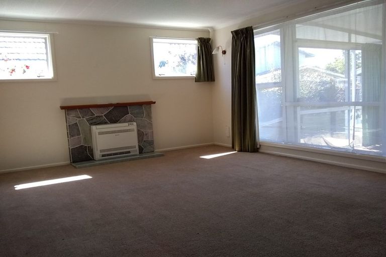 Photo of property in 16 Camelot Street, Ilam, Christchurch, 8041