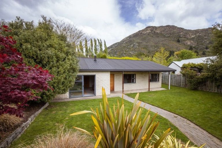 Photo of property in 44 Remarkables Crescent, Frankton, Queenstown, 9300