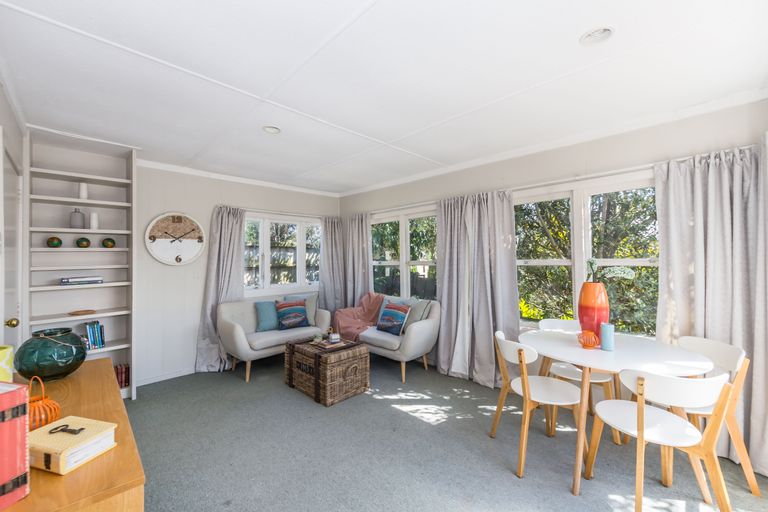 Photo of property in 11 Kauri Road, Stanmore Bay, Whangaparaoa, 0932